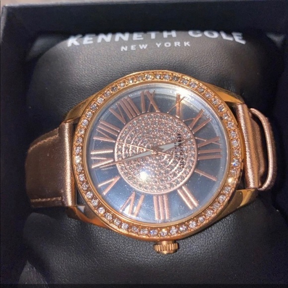 Woman’s watch - Picture 1 of 5